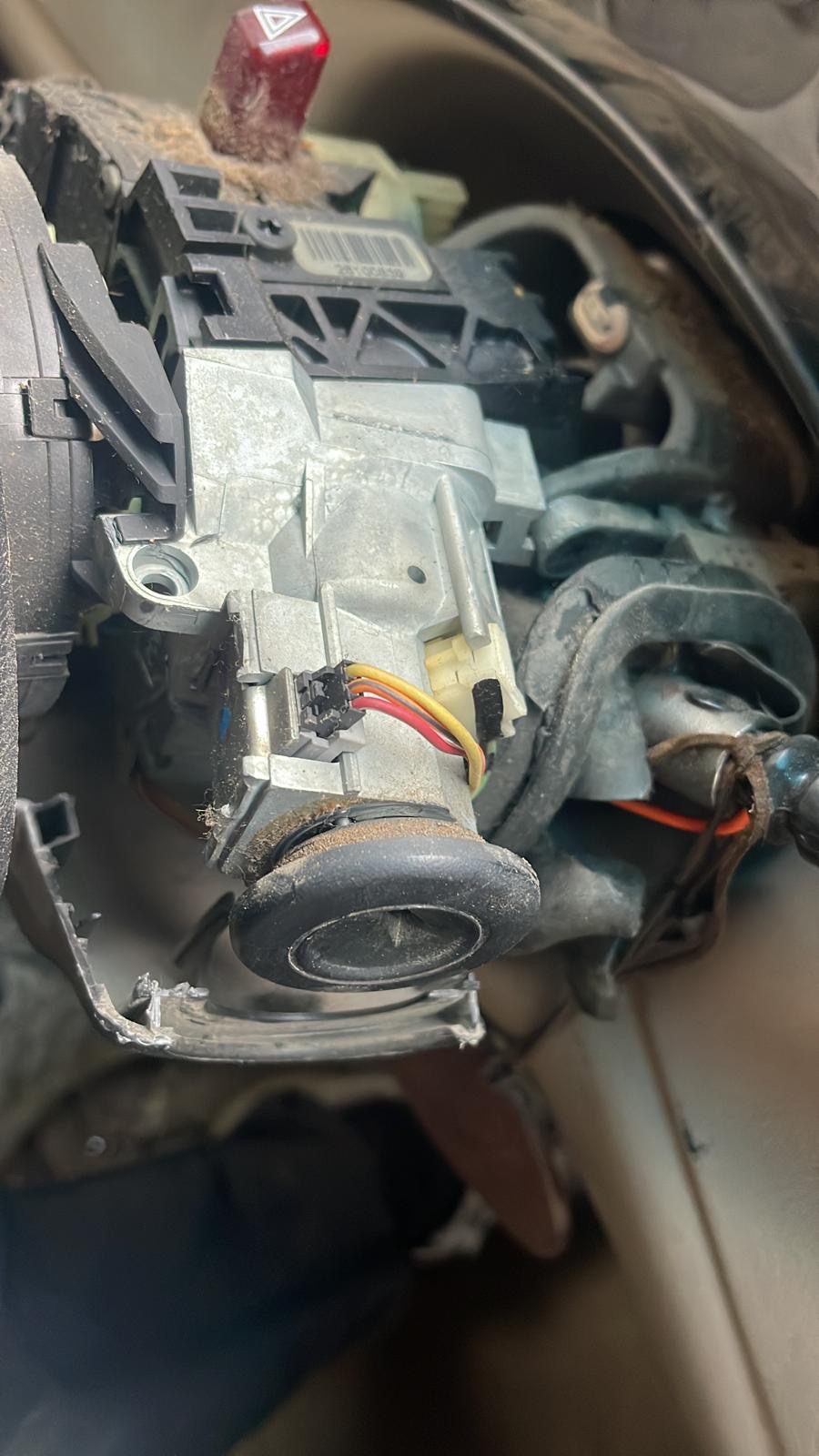 Importance of seeking professional help for broken car key replacement