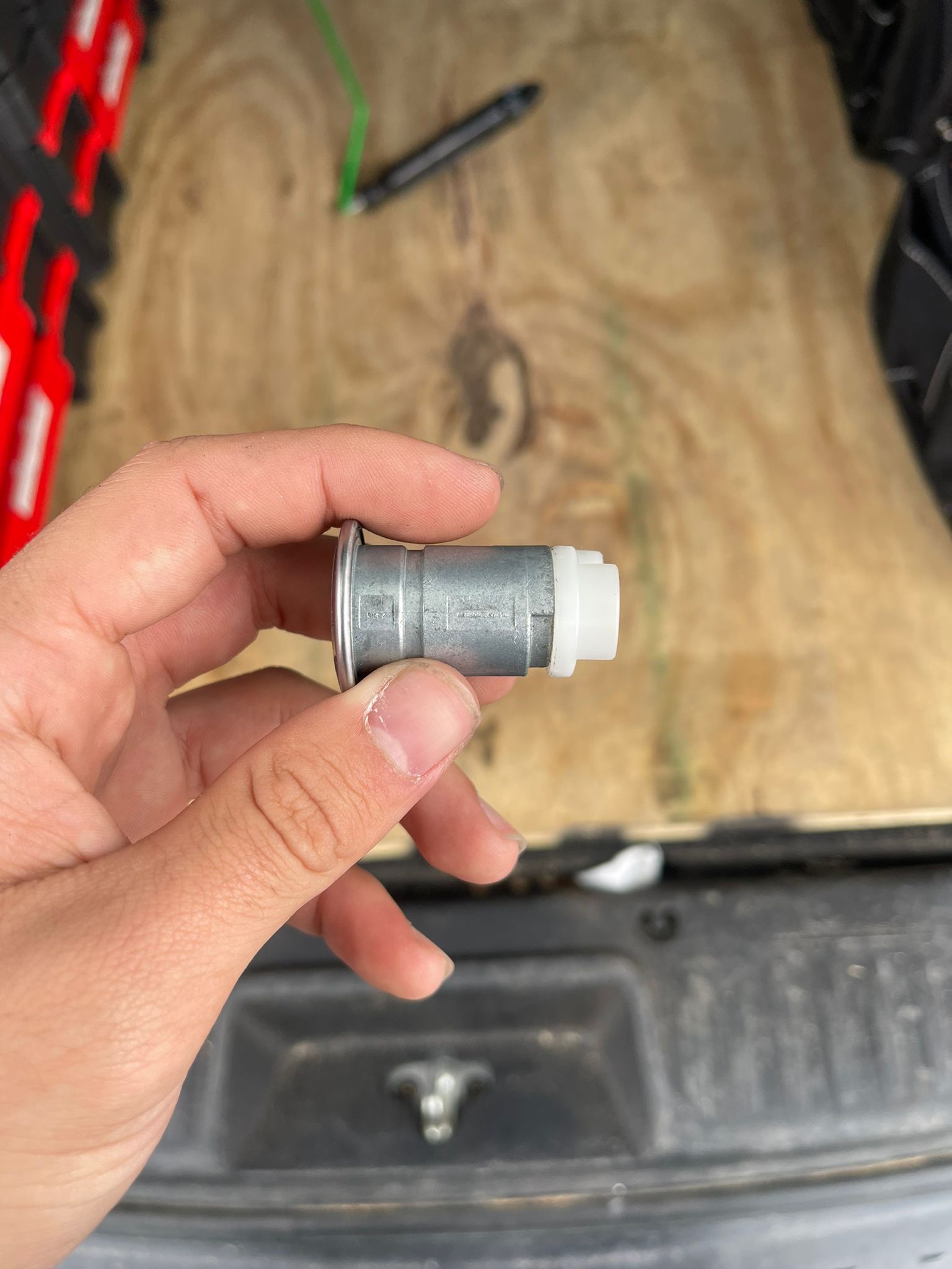 Factors to consider when choosing a locksmith for duplicate car key services